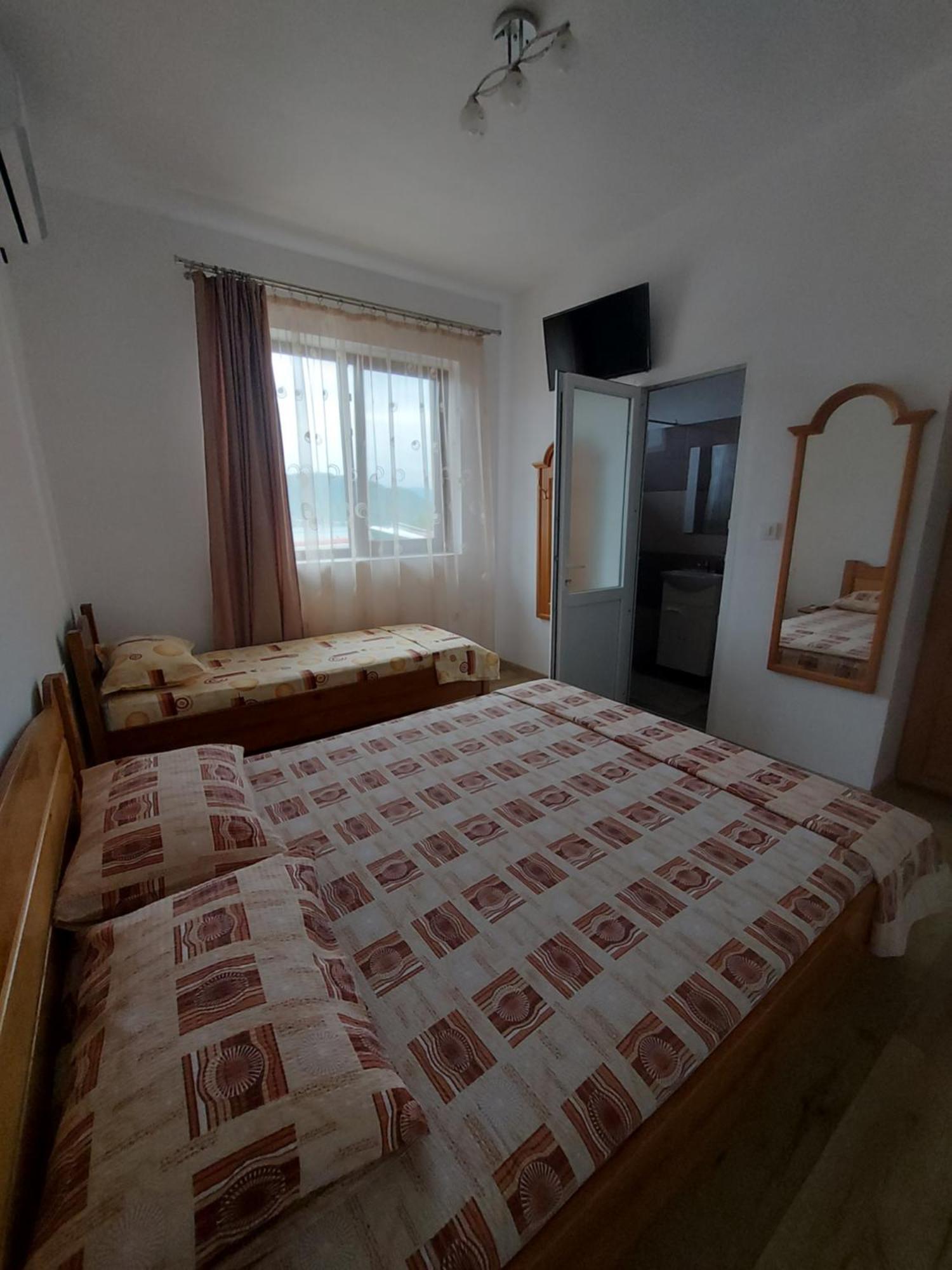 Casa Dalys Hotel โอร์โชวา ภายนอก รูปภาพ